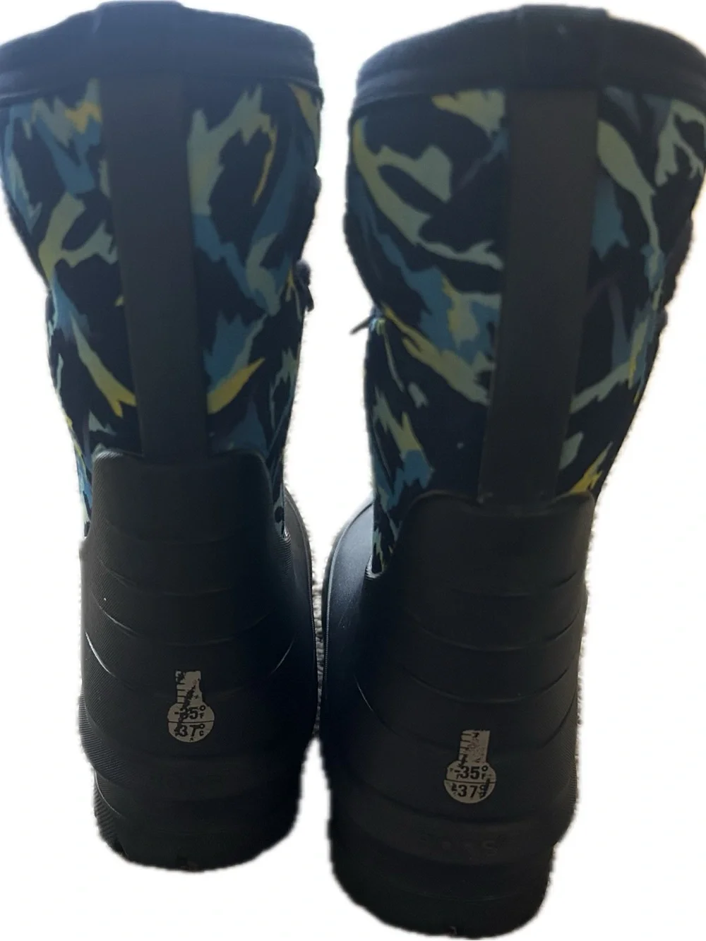 Bogs Youth size 2